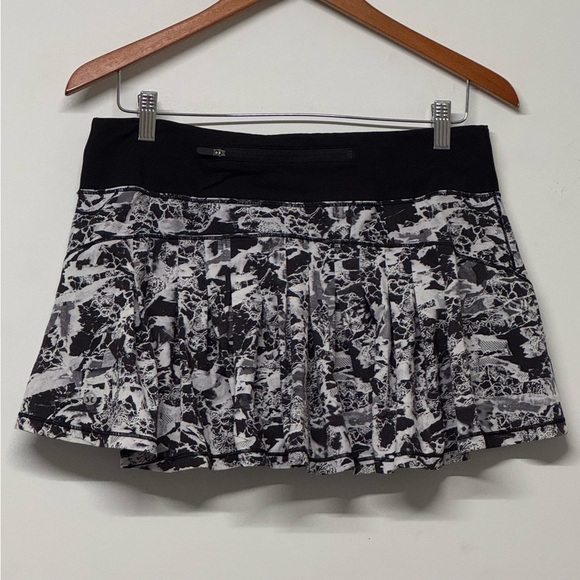 Lululemon Circuit Breaker Skirt II in Interlaced Alpine White Black - Picture 4 of 5